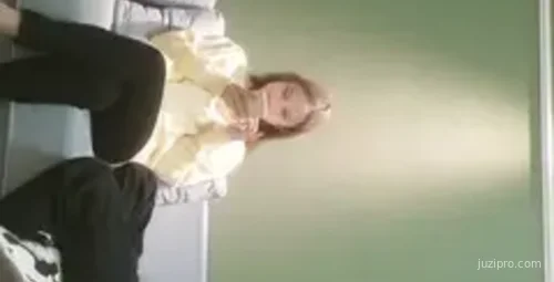 鸭总侦探：沙发约会与激情外景