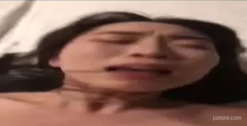 大学情侣亲密互动情节描述