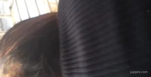 眼镜男白天带老友回家密会