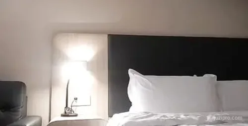 铁牛与气质短发少妇的完美氛围打造