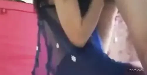 猛男激情表演与熟女对白