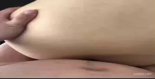 和男友试衣间亲密时需忍住不发声-截图2