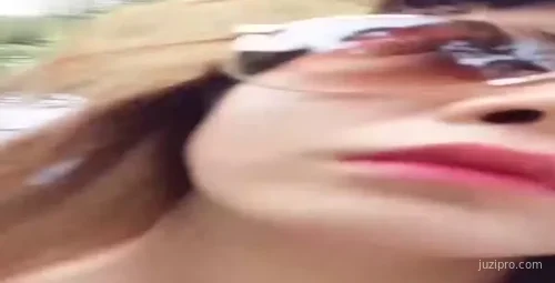 美女主播蜜桃Q妹户外自拍作品诱惑展示