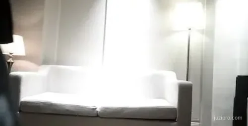 酒店约炮样子斯文的眼镜女大学生站着沙发上各种姿势