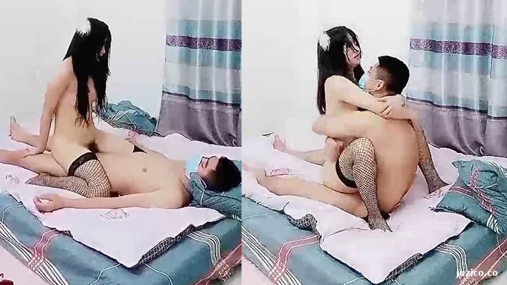 【颜值不错风情小萝莉】【下篇】黑丝情趣装这次被小哥哥草爽了，露脸口交大鸡巴风骚淫荡让小哥在床上各种抽插浪叫不断-截图1
