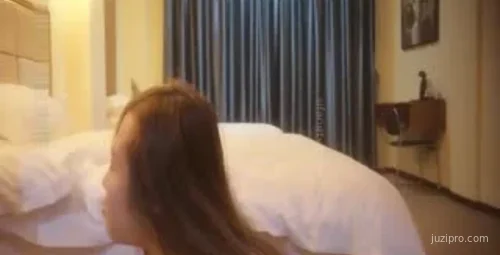 酒店约艺校漂亮女生互动全过程