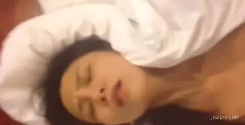 看妻子享受激情瞬间的样子