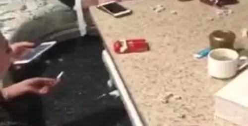 KTV玩骰子输了！男罚舔美女奶头，妹子主动献奶超刺激