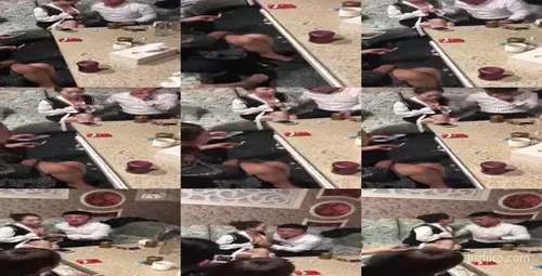 KTV玩骰子输了！男罚舔美女奶头，妹子主动献奶超刺激-截图2