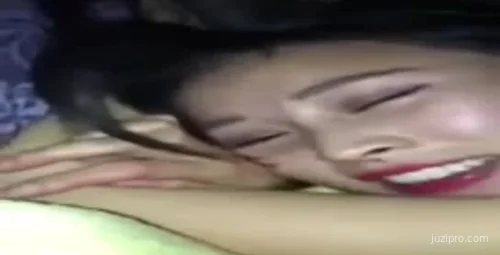 广州女子出轨黑人 男友无法满足她