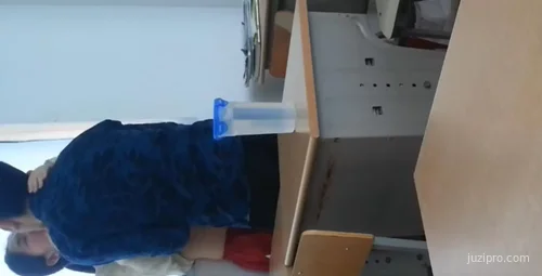 学院情侣教室自拍初体验