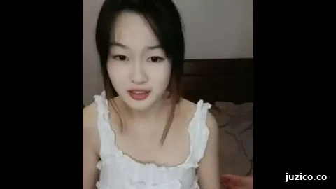 领家妹妹型乖巧妹子！激情大战头套男！纤细美腿足交，穿上高跟鞋主动骑乘位，各种姿势轮番操
