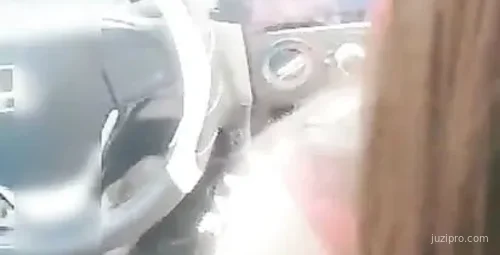 摩的女神白天车内拍摄生活