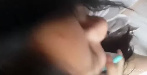 女友与闺蜜通话后邀请共餐