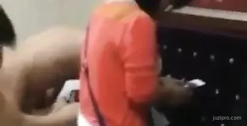 少妇以身抵债赌客旁观继续娱乐