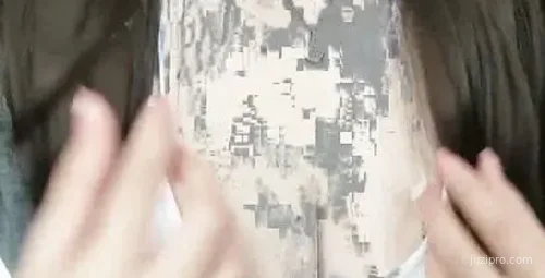 最美女神玩浆喷泉