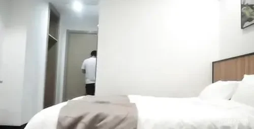 9.28高清录制豪车酒店约会开路虎的会所小姐