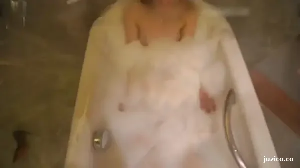 极品蜜桃美臀媚妖精艾晓青《灵欲美臀浴》“白金版”大CD激情诱惑完整版 扭臀呻吟 高清720P版