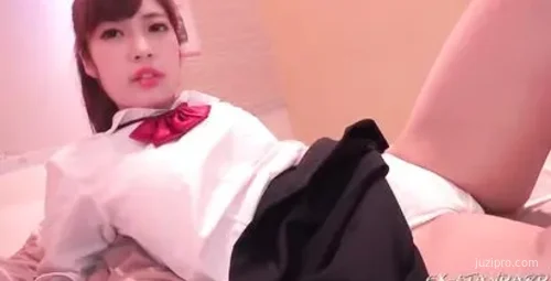 CR社区最新网友投稿自拍19岁清纯学生妹酒店约会富二代