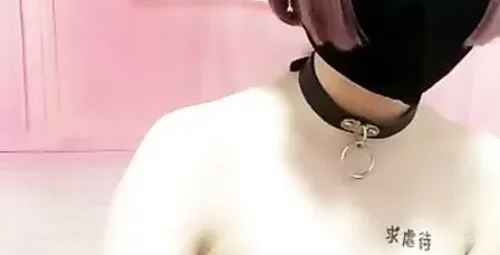 魅力少妇直播表演，锁骨文字展个性