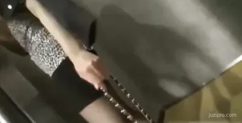 剧情系列：小区尾随美女遭威胁