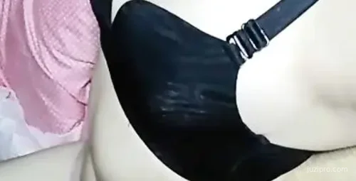 大眼萌女神直播秀与洗澡片段