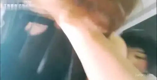 健美教练与职业OL露脸场景