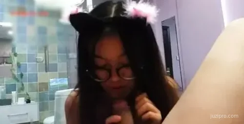 师范大学眼镜学姐自拍记录与男友生活