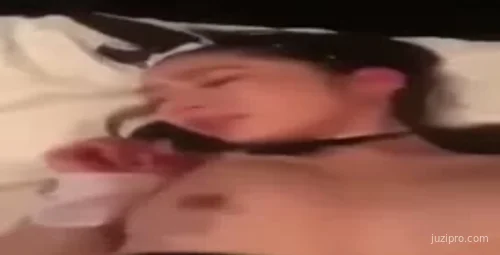 女友兔女郎V手势魅力展示