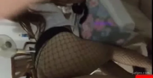 制服女郎的亲密互动