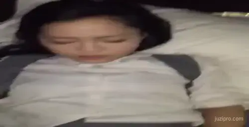 OL下班后被主管直带旅馆 快速抽插吞精高潮全过程-截图2