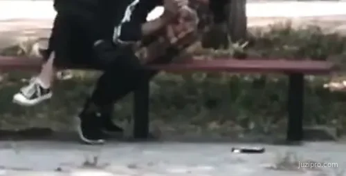 大学生宿舍内情侣互动视频流出引关注