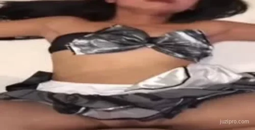 02年白虎妹刚满18青春活力