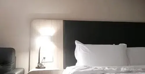 铁牛约会短发小少妇，浪漫氛围满分