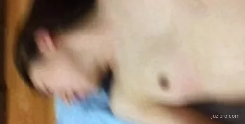 年轻情侣酒店自拍秀清秀面容