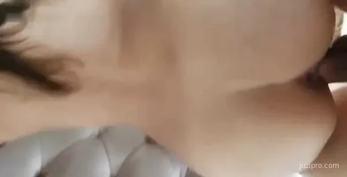 国模美女于子涵与摄影师沙发拍摄