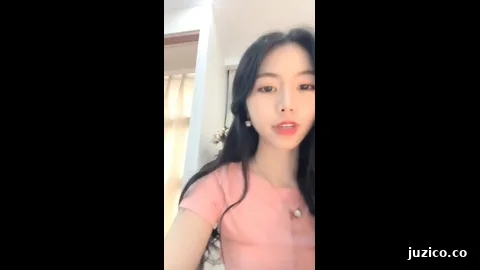 高颜值美女丑曦抖臀诱惑收费秀 苗条身材翘着屁股摇摆非常诱人近距离特写逼逼 很是诱惑不要错过!-截图1