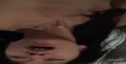 台日交换学生Kate与同学亲密互动