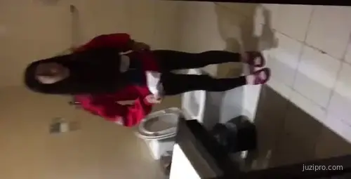 山東某大學女生意外直播，险被发现