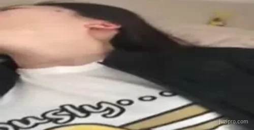 穿卡通服的女友被温柔对待，声音动人