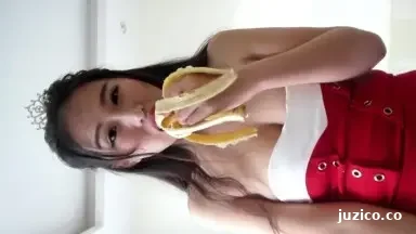 极品大胸美模惜萍酒店私拍第2弹吃著香蕉和摄影师唠嗑震蛋玩弄