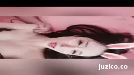 大陆网红被胖叔叔包养 自己拿着手机拍着被干过程