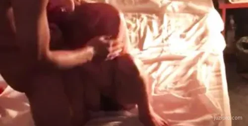 肌肉男行为记录，这位小姐十分配合