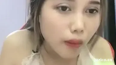 顔值不错的越南小美女妹子和国人小哥啪啪，搞完休息下再来第二炮