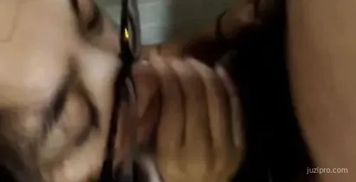 周日约大学女友商场互动经历