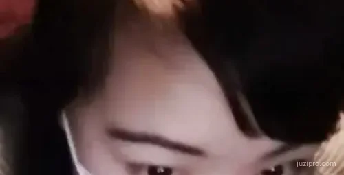 女主播夜晚乘车互动对白清晰