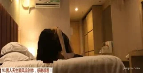 白领美女兼职酒店服务客户，被迫穿情趣黑丝