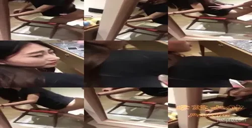 学校高冷校花反差镜中跪姿-截图2