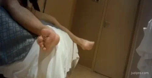 175CM模特酒店激情互动，展现高挑魅力