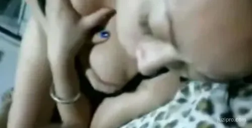 美女床上露脸对白精彩瞬间